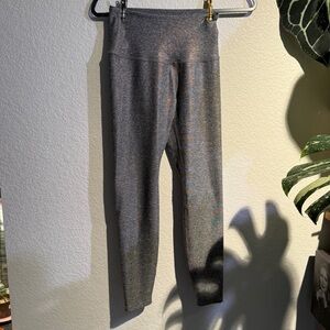 Shiney Beyond Yoga leggings